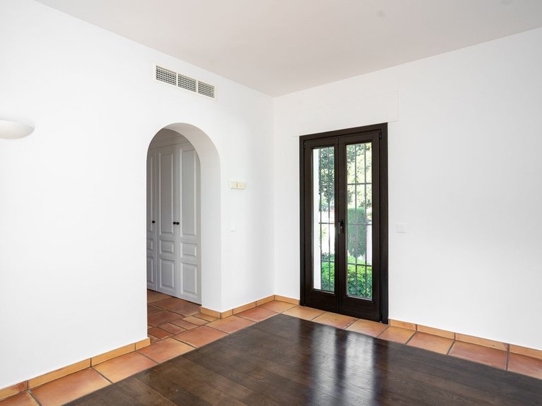 Villa for Sale in Guadalmina Baja, Malaga 25