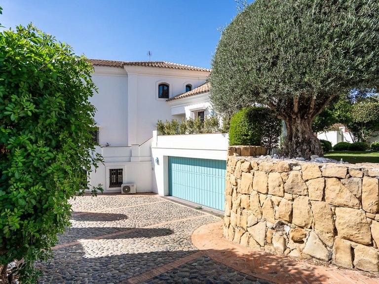 Villa for Sale in Guadalmina Baja, Malaga 45