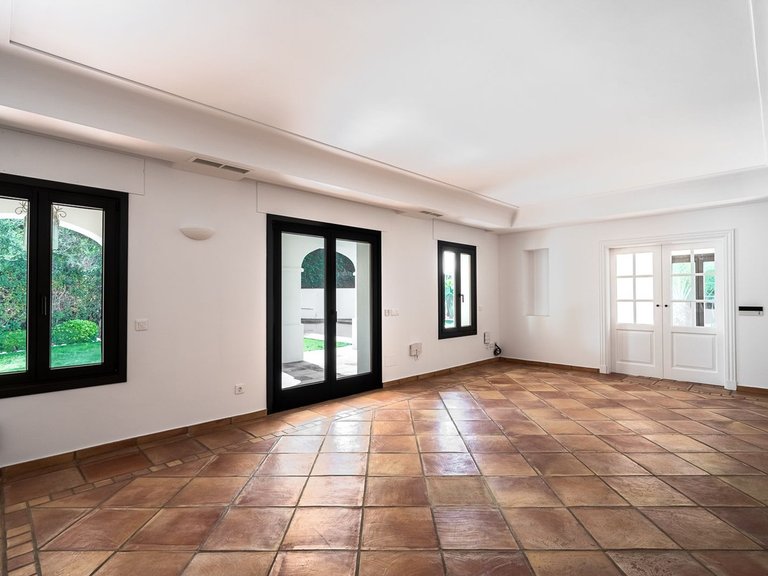 Villa for Sale in Guadalmina Baja, Malaga 9