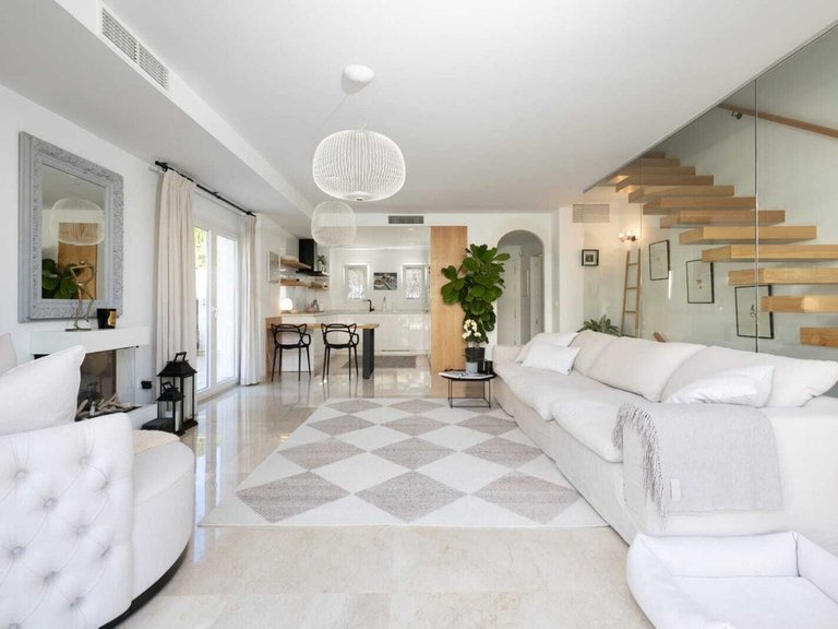 Villa for Sale in Calahonda, Malaga 3