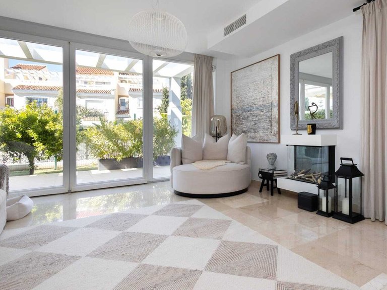 Villa for Sale in Calahonda, Malaga 5