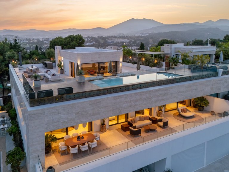 Villa for Sale in Costa del Sol Marbella, Malaga 1