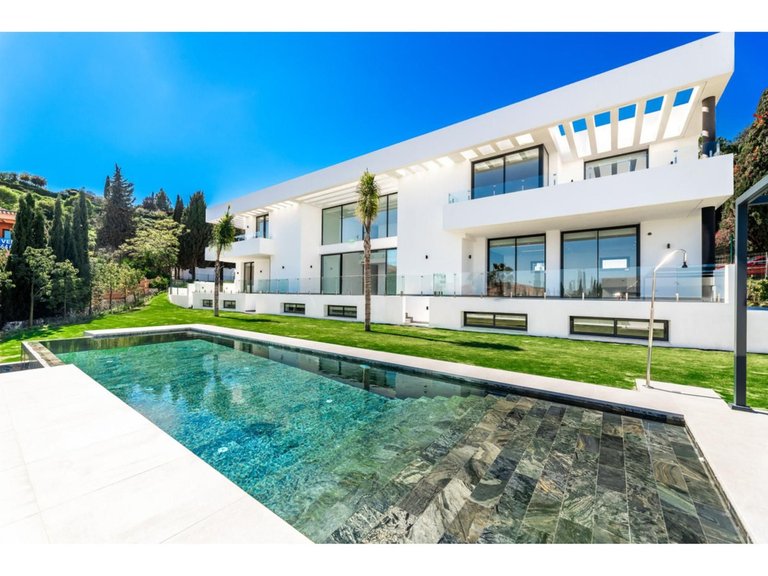 Villa for Sale in Benahavís, Malaga 1