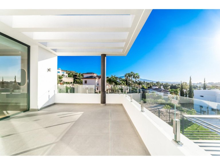 Villa for Sale in Benahavís, Malaga 14