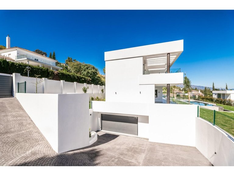 Villa for Sale in Benahavís, Malaga 15