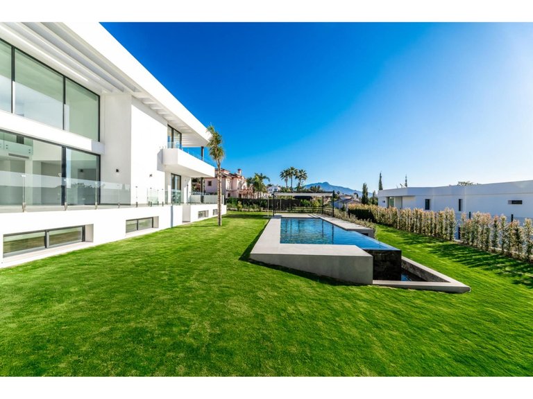 Villa for Sale in Benahavís, Malaga 17