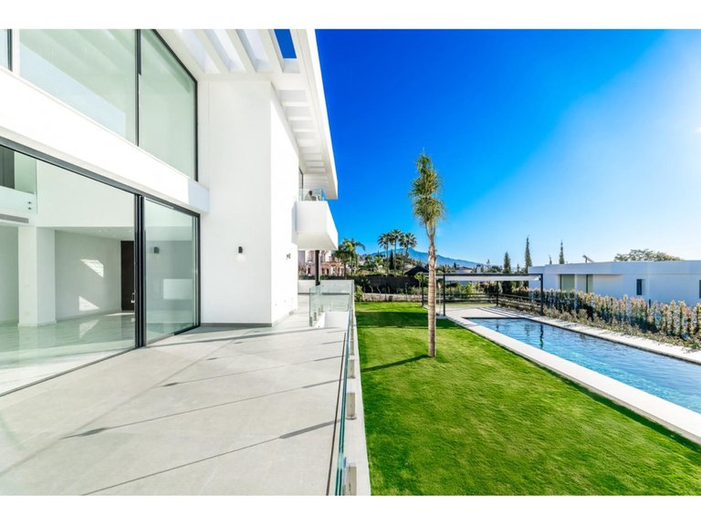 Villa for Sale in Benahavís, Malaga 18