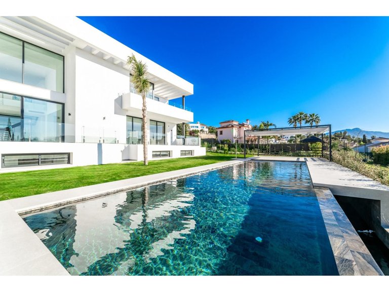 Villa for Sale in Benahavís, Malaga 2