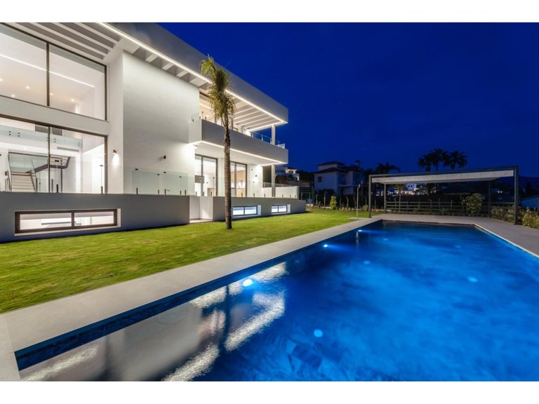 Villa for Sale in Benahavís, Malaga 21