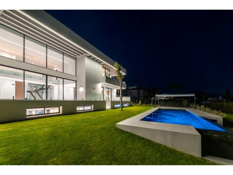 Villa for Sale in Benahavís, Malaga 23