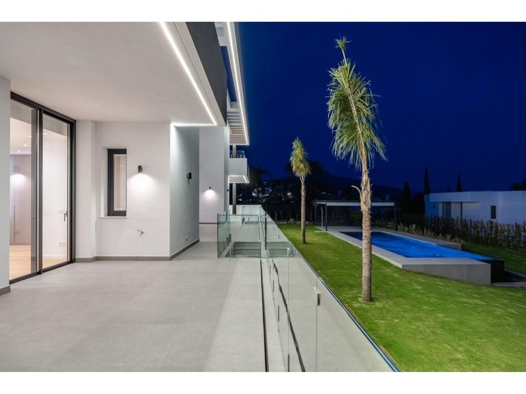 Villa for Sale in Benahavís, Malaga 24