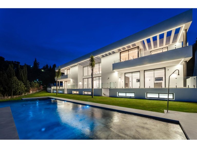 Villa for Sale in Benahavís, Malaga 26