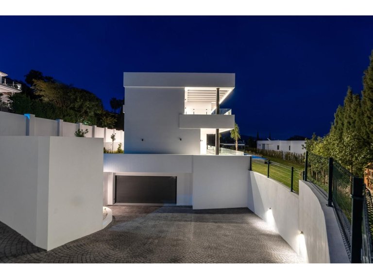 Villa for Sale in Benahavís, Malaga 27