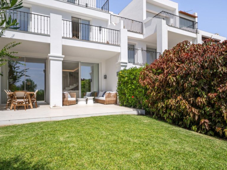 Villa for Sale in La Quinta, Malaga 1