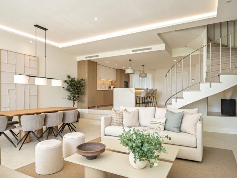 Villa for Sale in La Quinta, Malaga 3