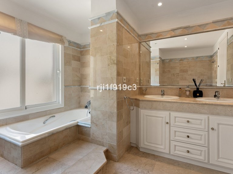 Apartment for Sale in Elviria, Malaga 9