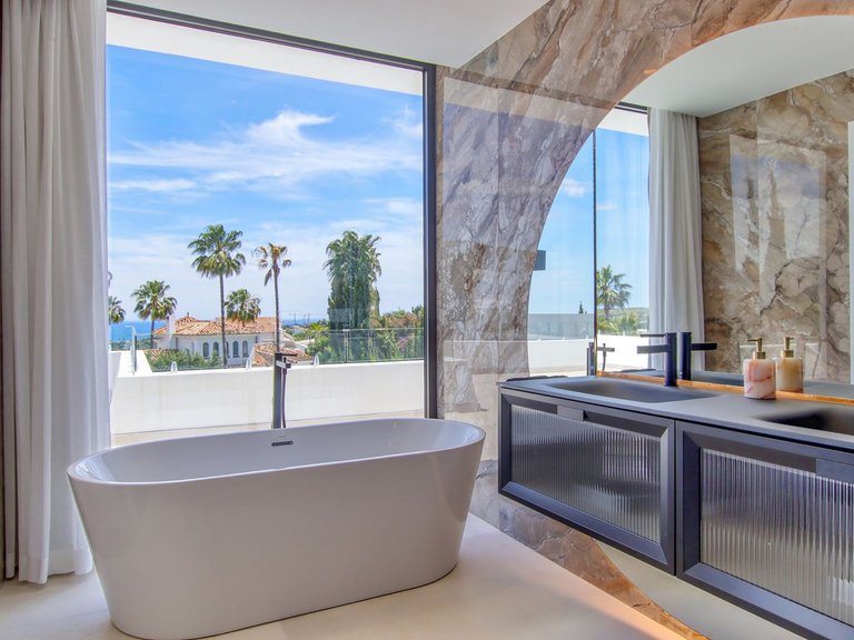 Villa for Sale in Estepona, Malaga 13
