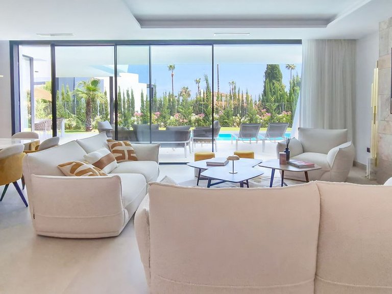 Villa for Sale in Estepona, Malaga 4