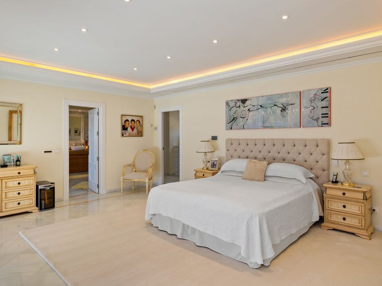 Villa for Sale in Marbella, Malaga 12