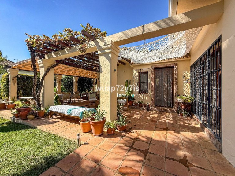 Villa for Sale in Nagüeles, Malaga 1