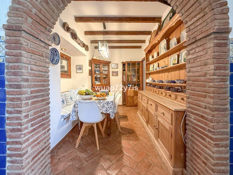 Villa for Sale in Nagüeles, Malaga 16