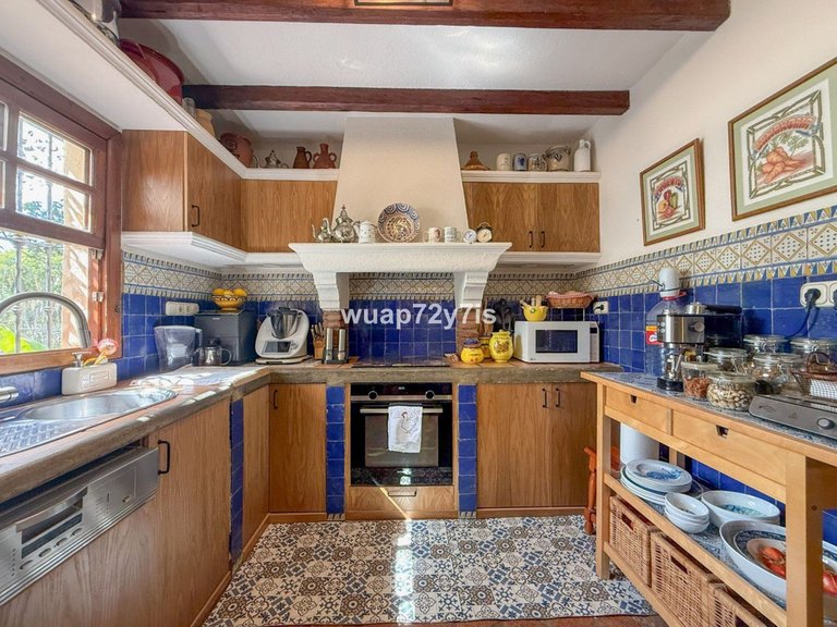 Villa for Sale in Nagüeles, Malaga 19