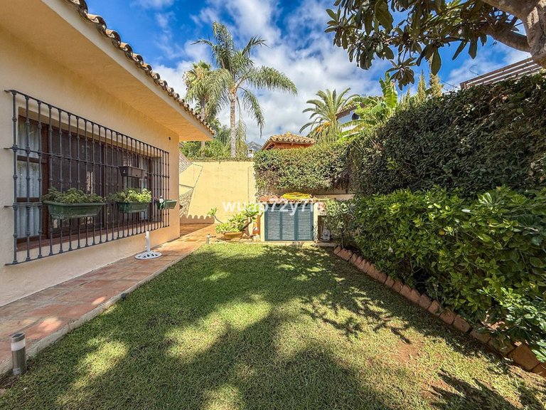 Villa for Sale in Nagüeles, Malaga 30