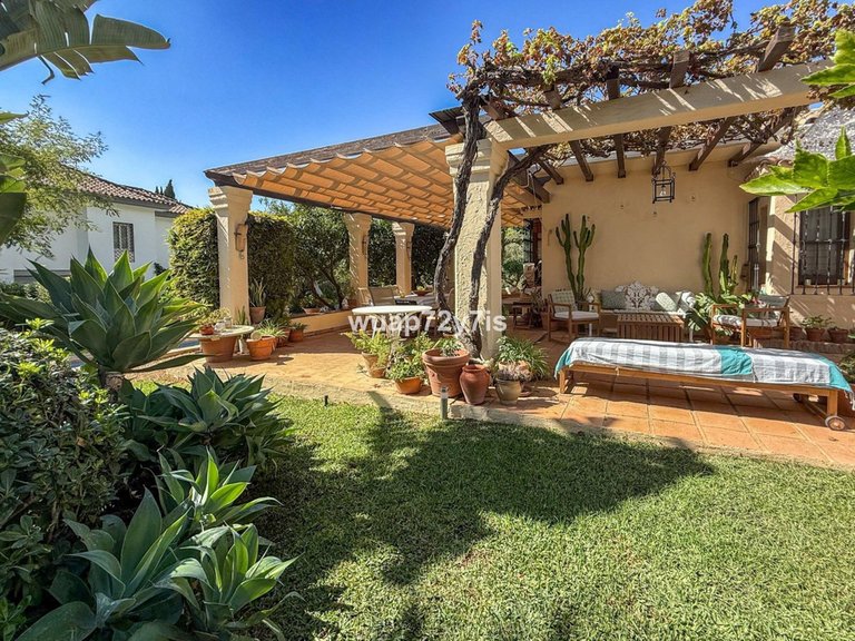 Villa for Sale in Nagüeles, Malaga 31