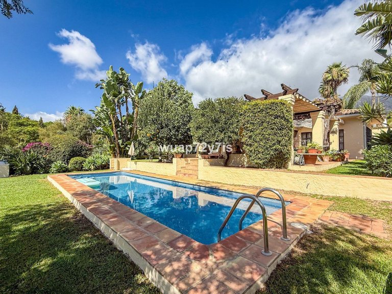Villa for Sale in Nagüeles, Malaga 33