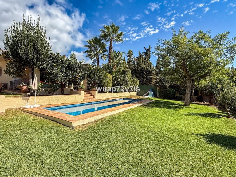 Villa for Sale in Nagüeles, Malaga 35