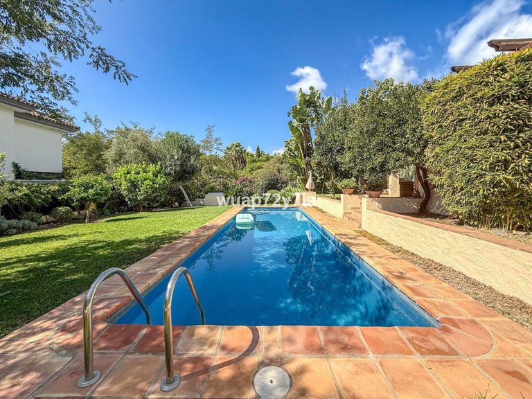 Villa for Sale in Nagüeles, Malaga 36