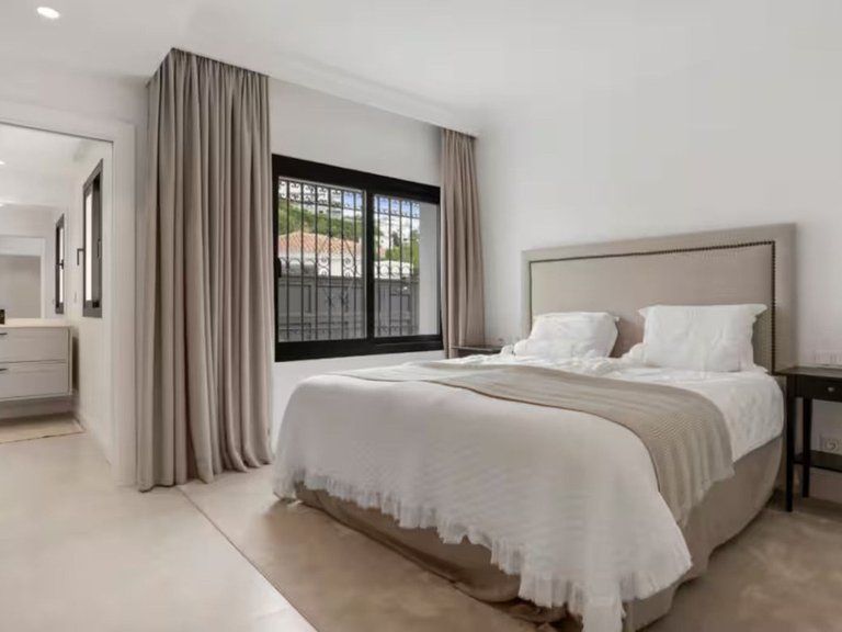 Villa for Sale in Benahavís, Malaga 13