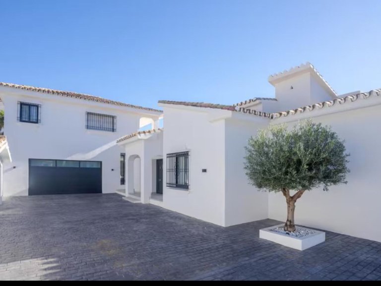 Villa for Sale in Benahavís, Malaga 16