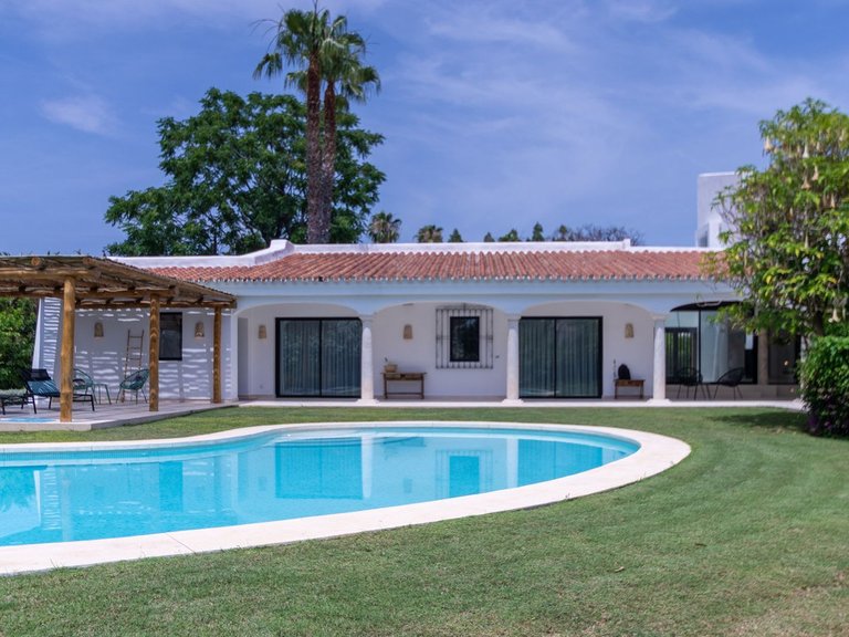 Villa for Sale in Guadalmina Baja, Malaga 1