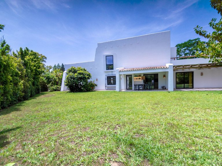 Villa for Sale in Guadalmina Baja, Malaga 46