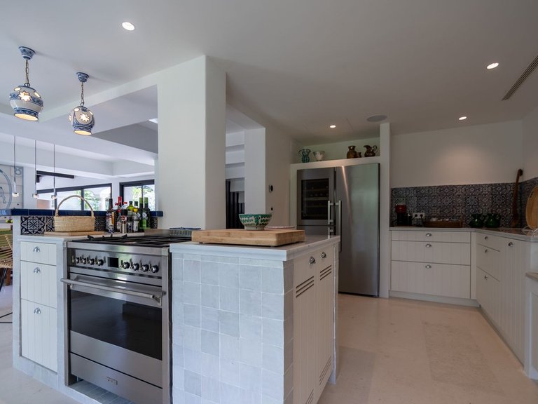 Villa for Sale in Guadalmina Baja, Malaga 8