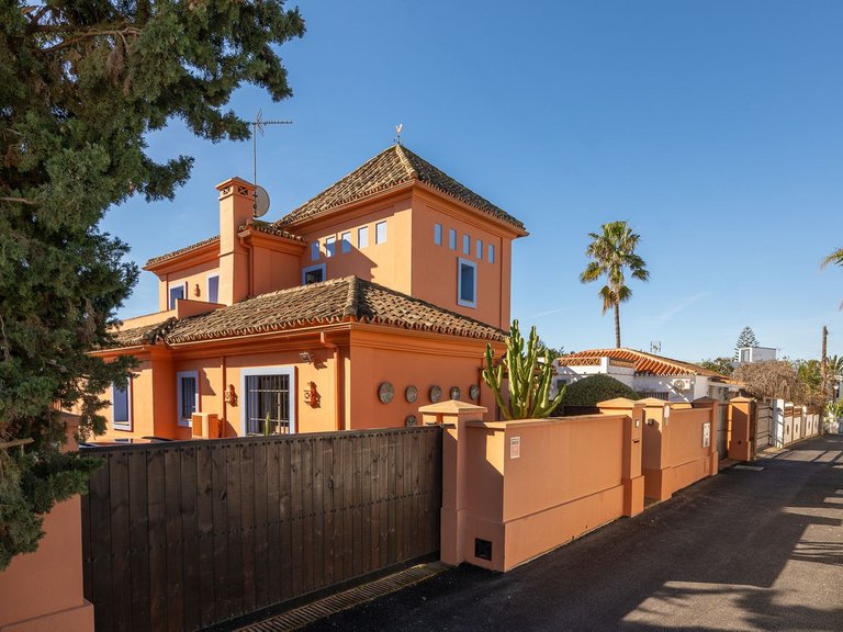 Villa for Sale in Marbesa, Malaga 42