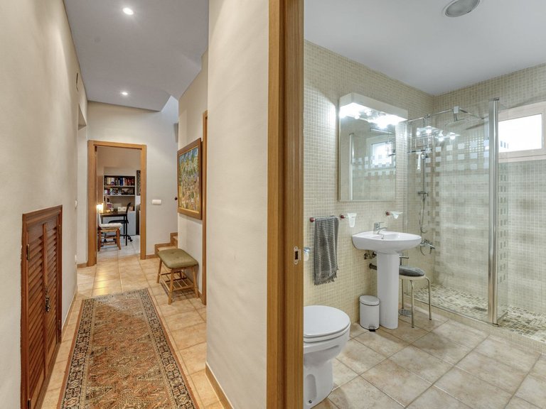 Villa for Sale in Málaga, Malaga 23