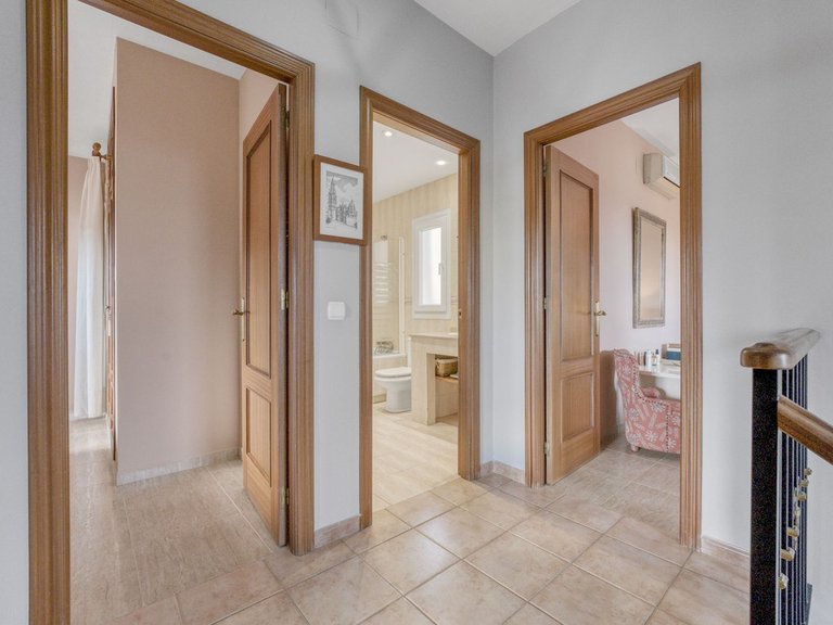 Villa for Sale in Málaga, Malaga 28