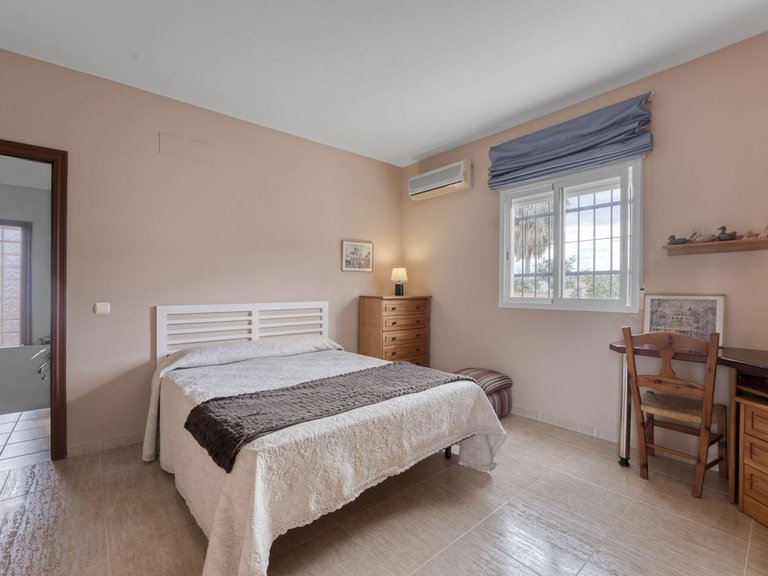 Villa for Sale in Málaga, Malaga 38