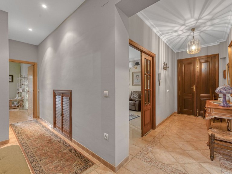 Villa for Sale in Málaga, Malaga 4