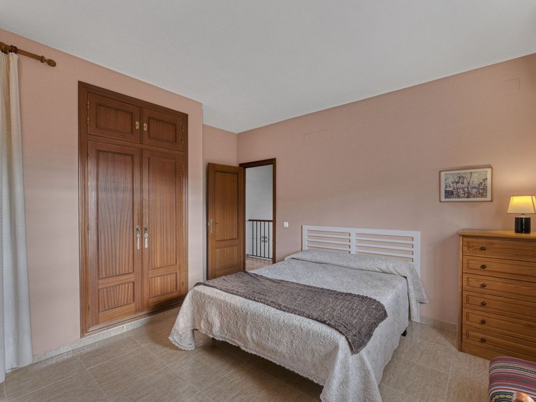 Villa for Sale in Málaga, Malaga 40