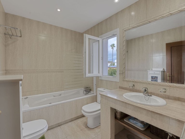 Villa for Sale in Málaga, Malaga 43