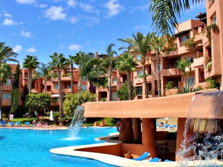 Apartment for Sale in The Golden Mile, Malaga 1