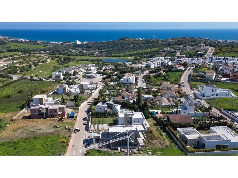 Villa for Sale in Valle Romano, Malaga 13