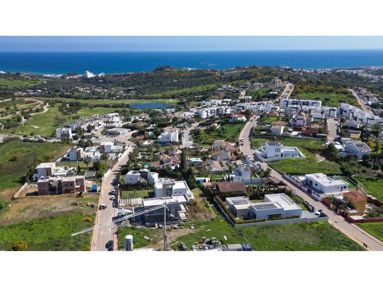 Villa for Sale in Valle Romano, Malaga 14