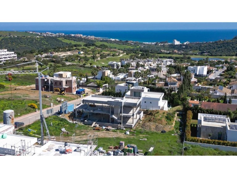 Villa for Sale in Valle Romano, Malaga 15