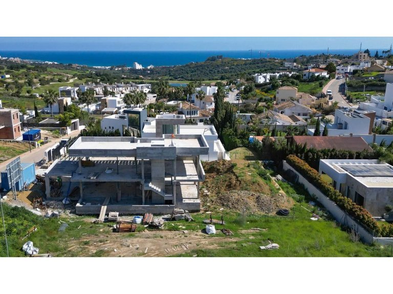 Villa for Sale in Valle Romano, Malaga 17
