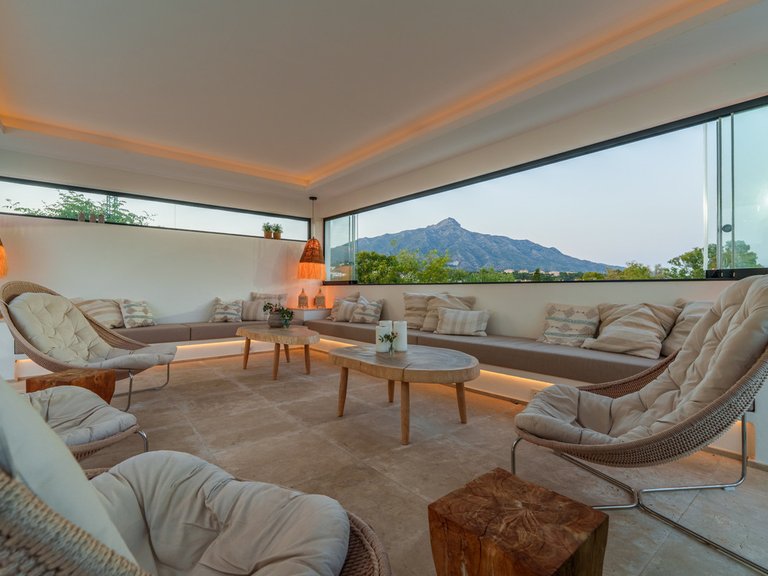 Villa for Sale in Nueva Andalucía, Malaga 11