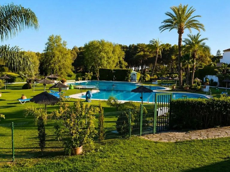 Apartment for Sale in El Paraiso, Malaga 1